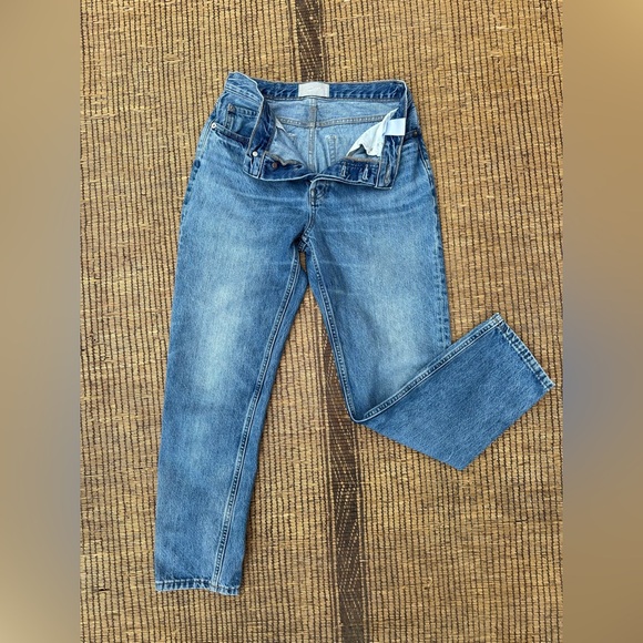 Everlane 90s Cheeky Jean. Size 26 regular. Mid blue. - Picture 4 of 4